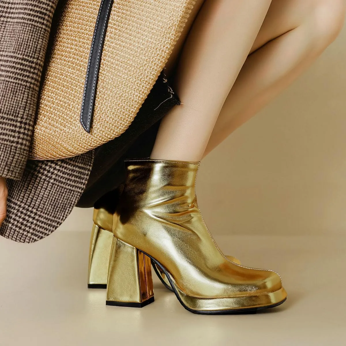 DINTAHA Metallic Platform Boots,Square Toe Heeled Ankle Boots Chunky Platform Heeled Booties 70s Gogo Boots For Women