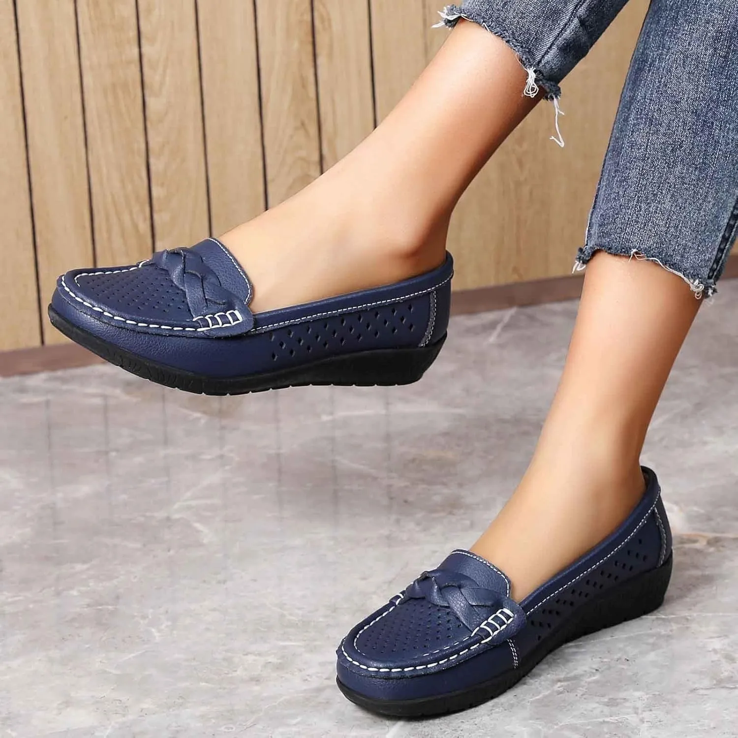 Women's Casual Slip On Loafers Comfortable Flat Shoes Breathable Soft Sole Everyday Walking Shoes for Women Fashion Versatile Wear